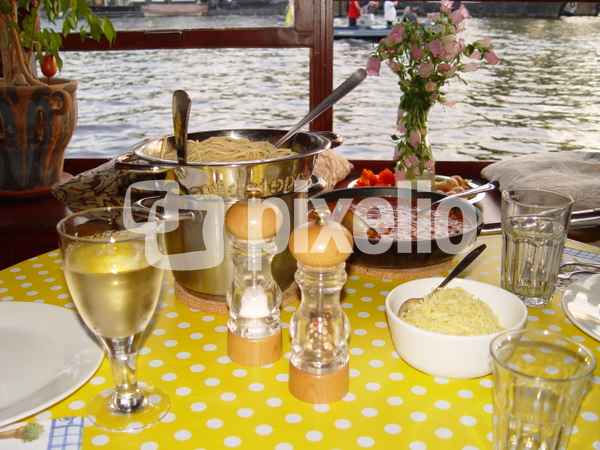 Italienische Pasta auf holländischem Hausboot
