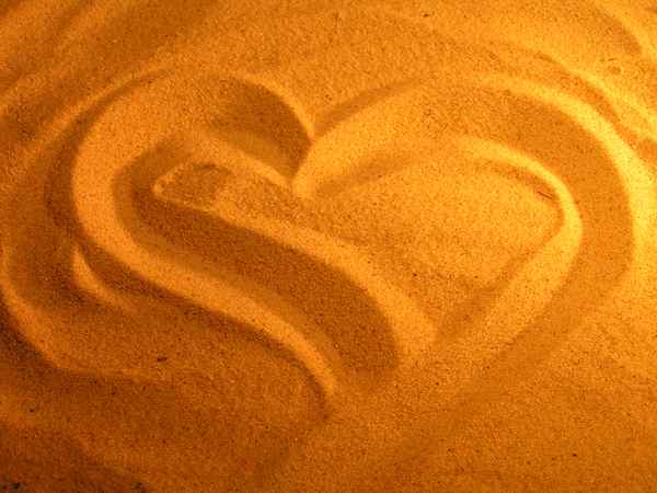 Herz im Sand