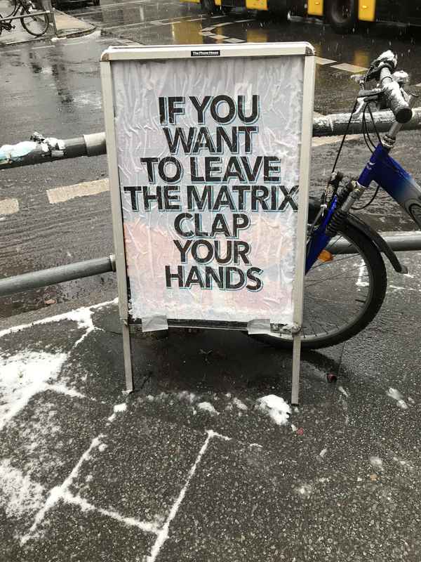 Schild: If you want to leave the matrix clap your hands