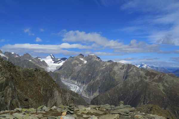 Weit unten der Fieschergletscher