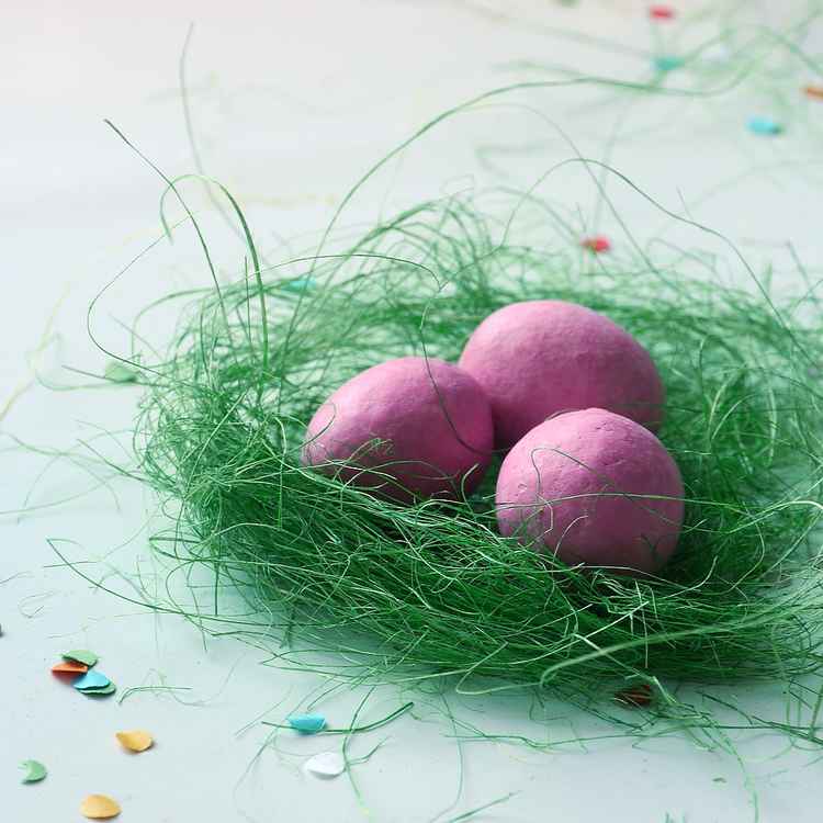 Osternest in grün + pink . . .