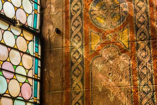 Farbiges Lichtspiel im Kloster Bad Herrenalb