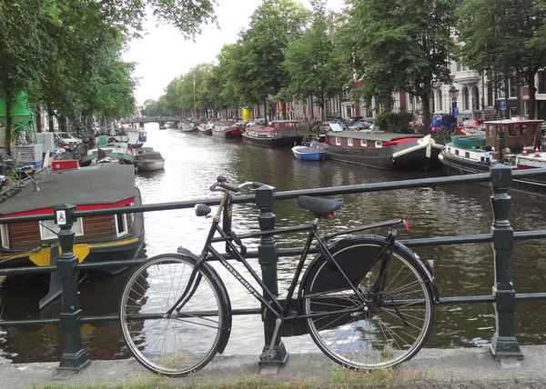 Amsterdam, Gracht mit Hausbooten