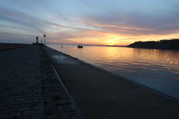 Sassnitzer Mole mit Kutter am Abend