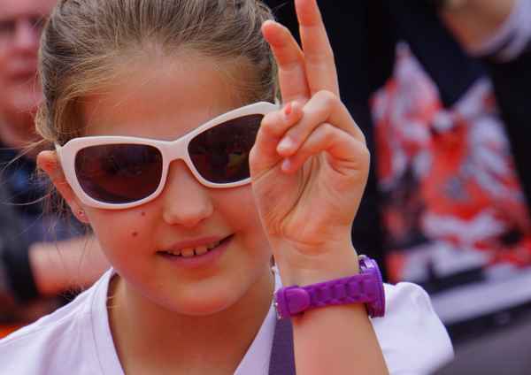 Mädchen mit Sonnenbrille