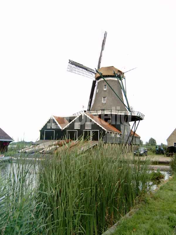 Windmühle am See