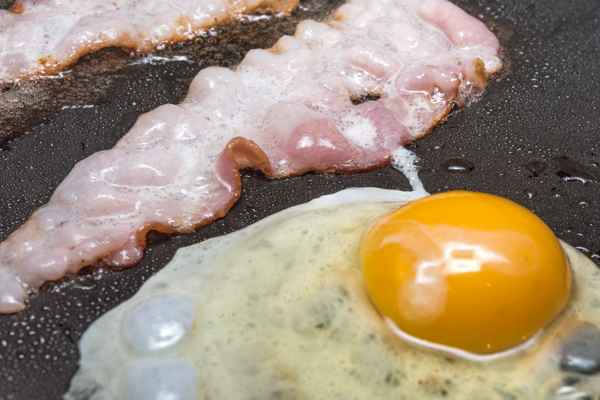 Speck und Ei zum Frühstück