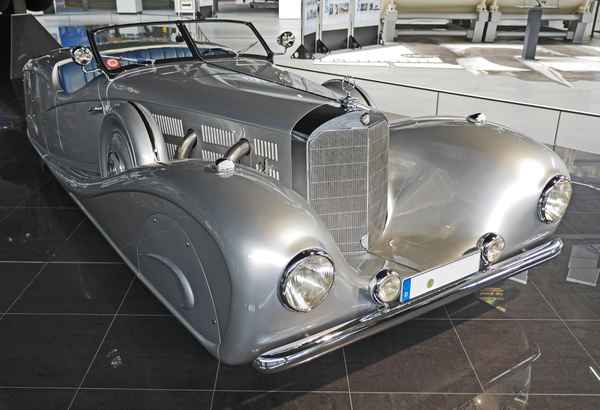 Mercedes 500 K . . . .