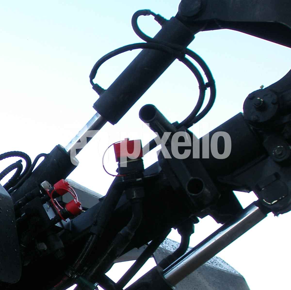 Wer kennt das ? Hydraulik am Heck einer Pistenraupe -