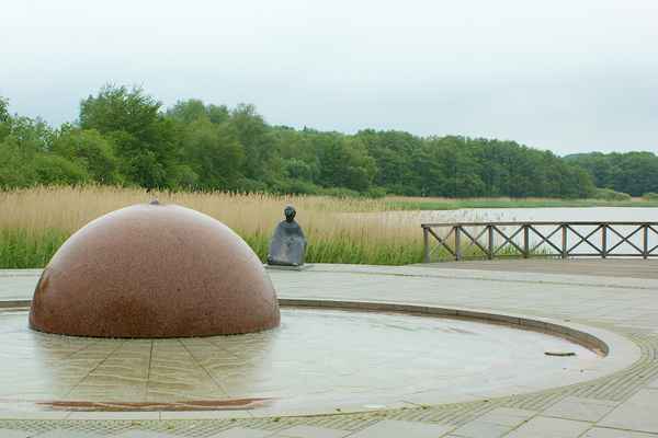 Wasserspiel mit Skulptur