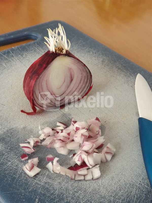 rote Zwiebel aufgeschnitten