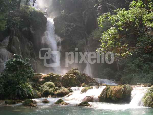 großer Wasserfall