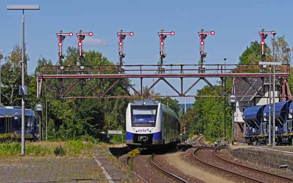 Denkmalgeschützte Signalbrücke . . . .