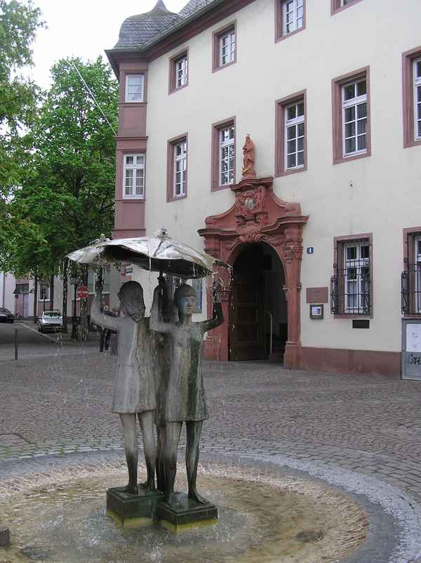  Drei-Mädchenbrunnen am Ballplatz, Mainz