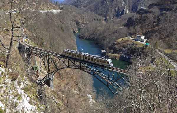 Auf Schmalspur im Centovalli