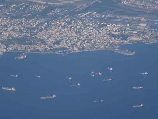 Schiife auf Reede (Athen)