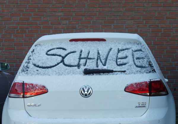 Das Auto verrät: Es hat geschneit