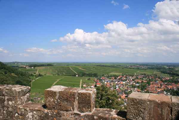 von der burg ins tal geschaut