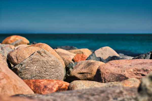 Steine am Meer