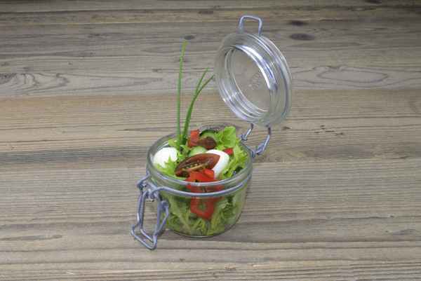 Gemischter Salat aus dem Glas
