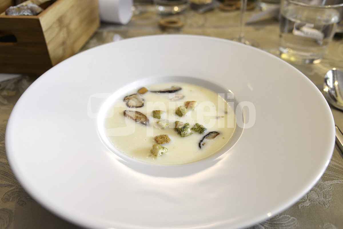 Kartoffelsuppe mit Steinpilzen