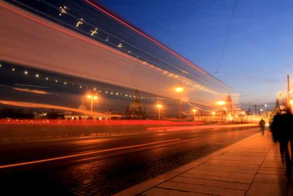 Verkehr am Abend oder Erster Advent in Dresden