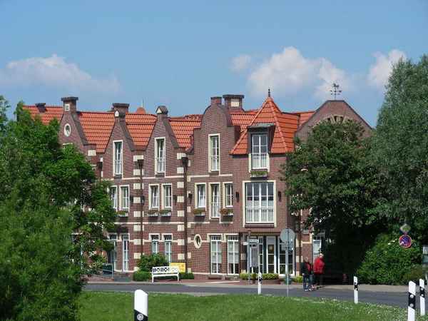 friesische Strassenzeile in Horumersiel