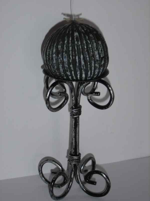 Kerze auf Zinnständer