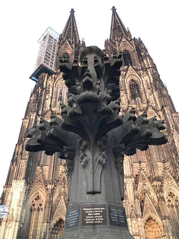 Kölner Dom mit Domspitze im Vordergrund / Foto: Alexander Hauk