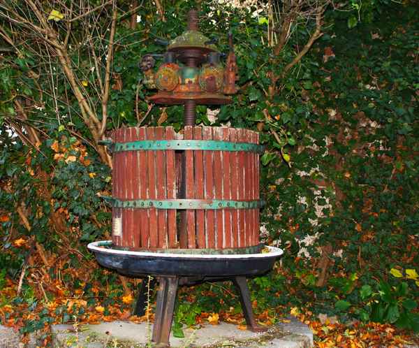 Weinpresse anno dazumal