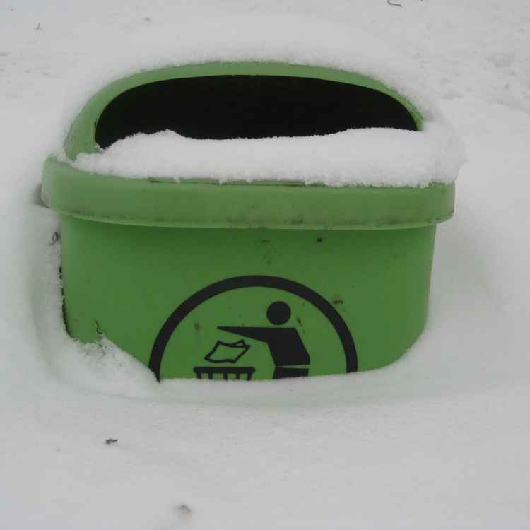 Unerreichbarer Mülleimer