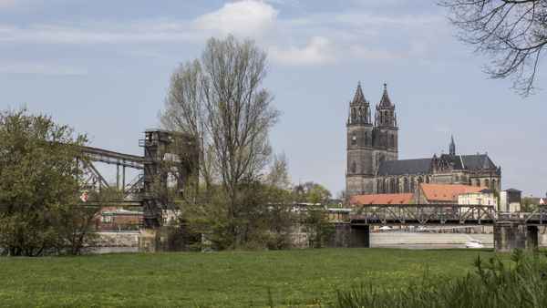 Magdeburger Dom und die alte Hubbrücke