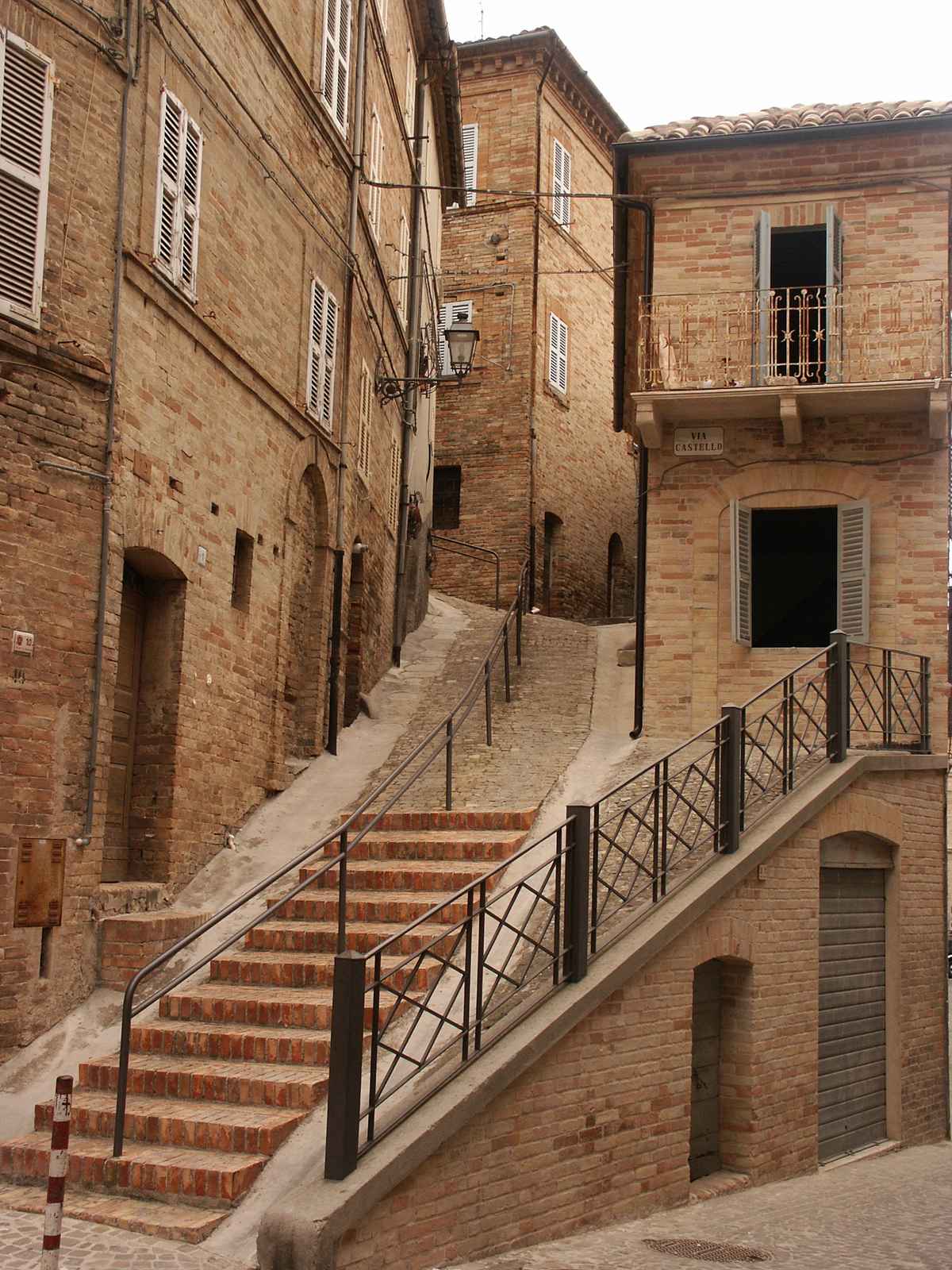 Via Castello, Petritoli