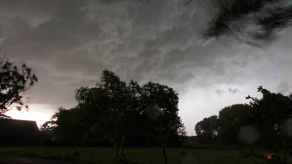 das unwetter kommt