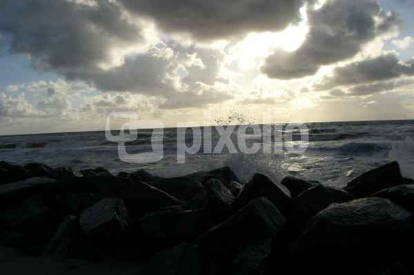 Regenwolken am Nordseestrand von Argab bei Hvide Sande