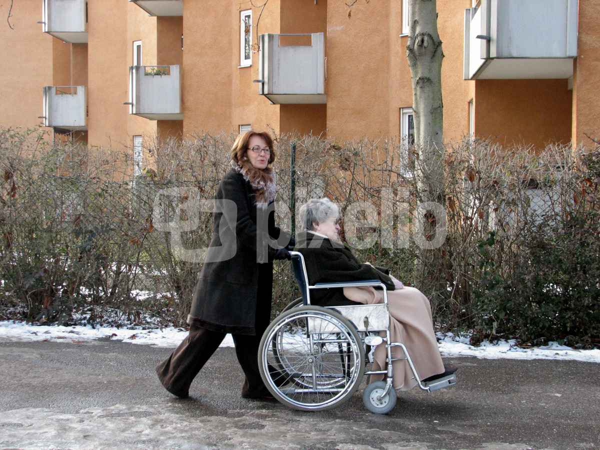 Altenpflege - Ausfahrt im Winter