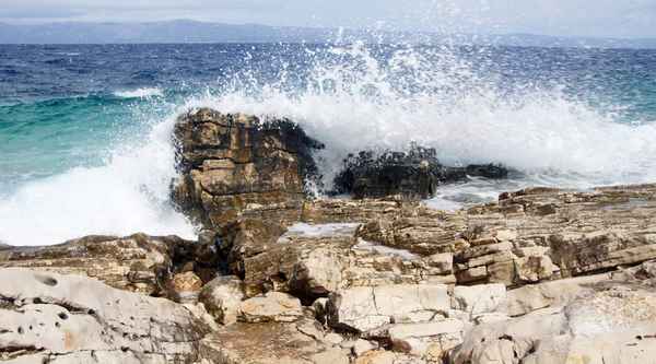 Fels in der Brandung