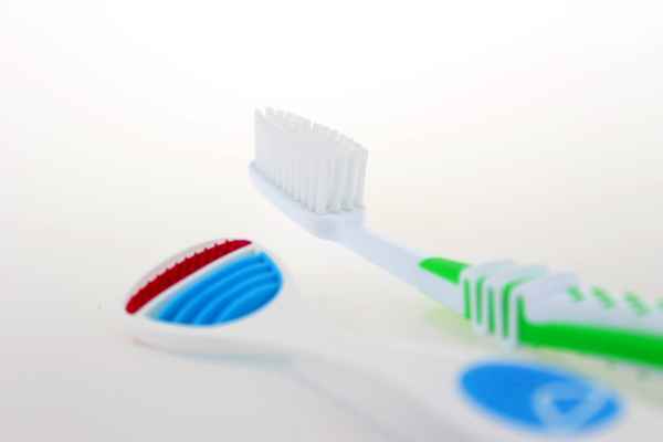 Zahnbüste mit Zungenschaber