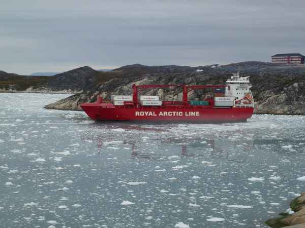 Ein Schiff bei Ilulissat ( Grönland )