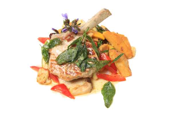 Fleischgericht mit Beilagen