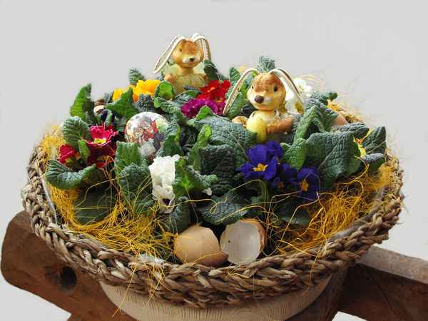 Osterhasen bei der Arbeit