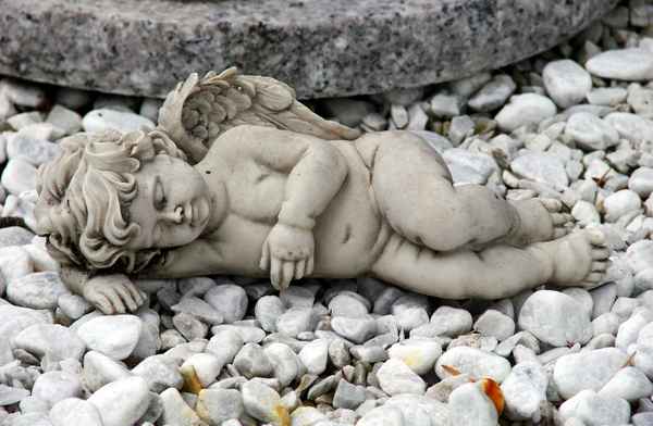 schlafender Grabengel