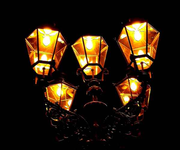 BERLINER STRAßENBELEUCHTUNG