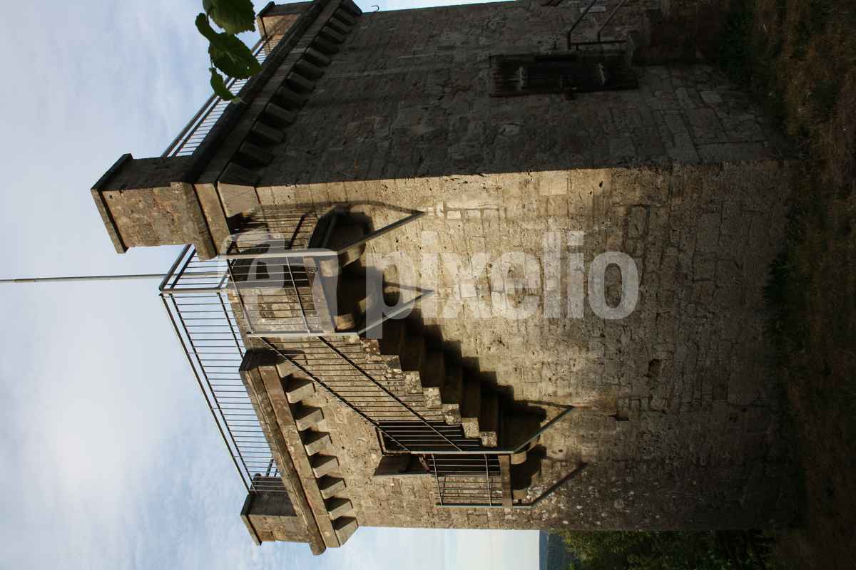 Ein alter Turm