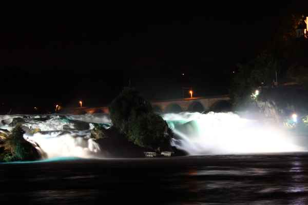 Rheinfall bei Nacht