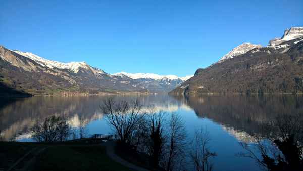 Blick auf Brienz über den See