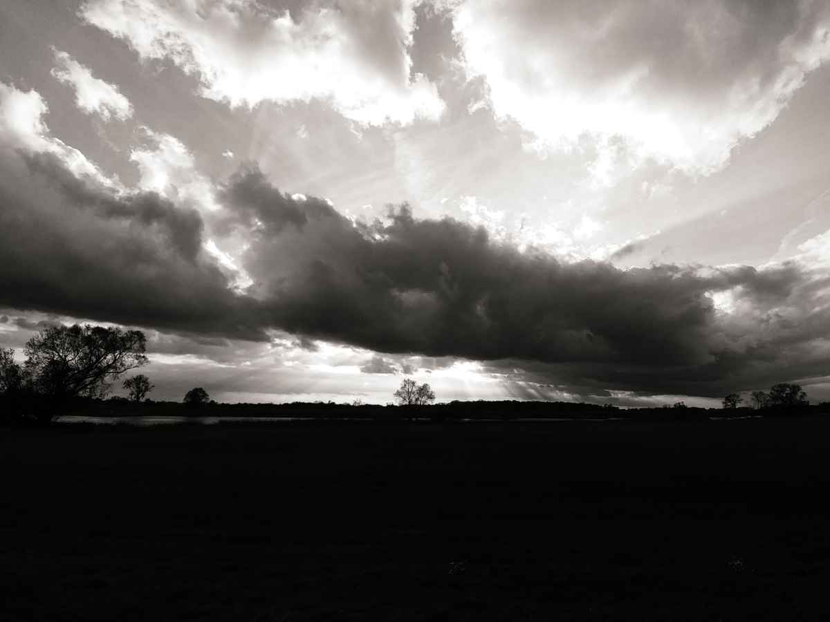 Wolken über der Elbe