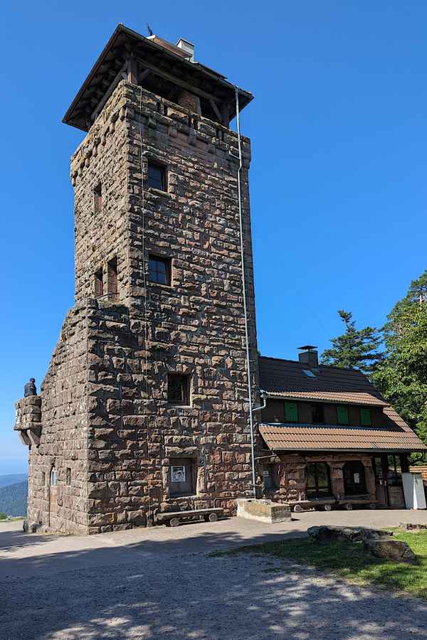 Aussichtstum über Loffenau beim Gasthaus Teufelsmühle