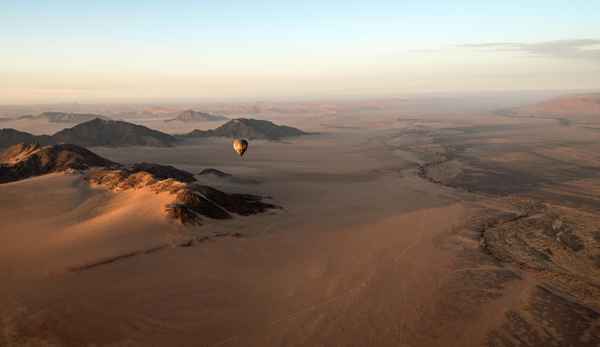Ballonflug über der Namib