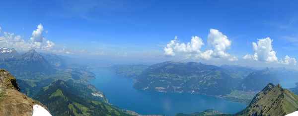 Gipfelsicht auf Thunersee